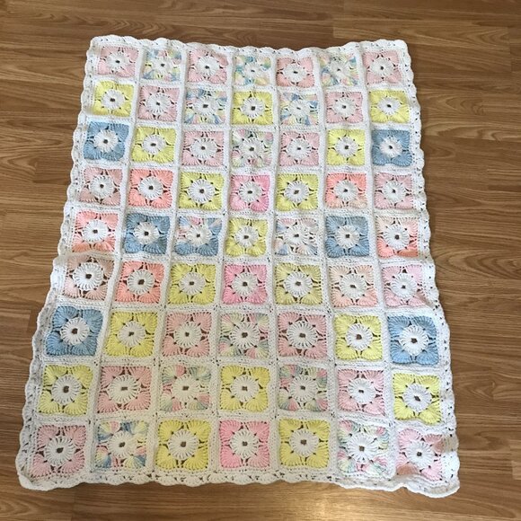 Handmade Vintage Crochet Baby Blanket Pastel Granny Squares 30x40 Inches - Picture 6 of 6